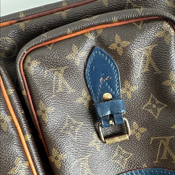 Louis Vuitton Monogram Messenger Bag
Date code FH 8912
14 x 12x 4” - Picture 16 of 16